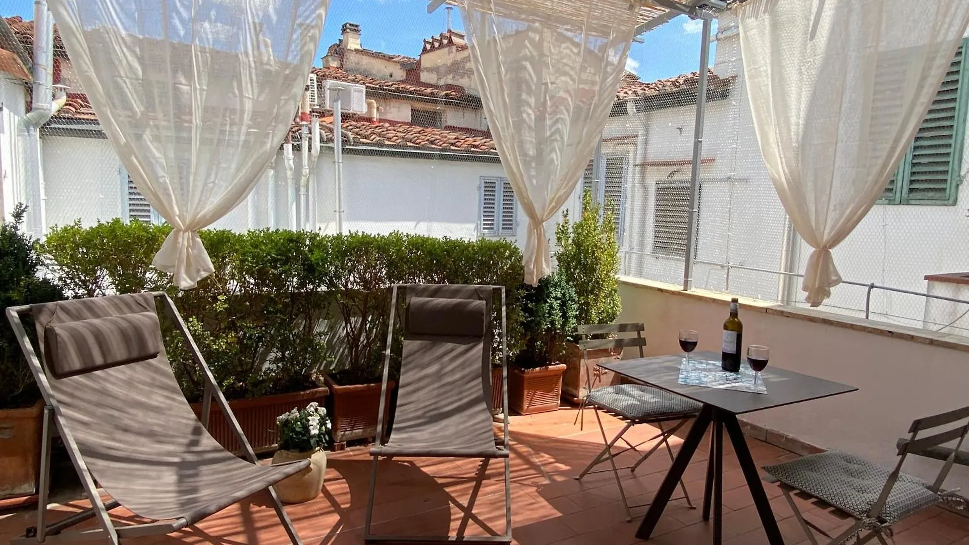 Grazioso Appartamento In Centro Con Terrazza Privata contacts